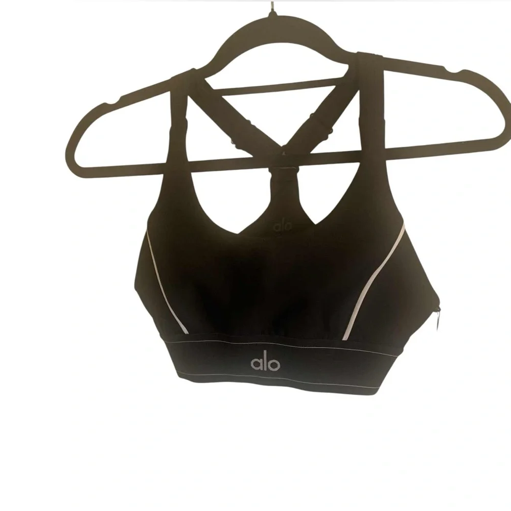 49. NWT Alo yoga airlift suit up bra BLACK / WHITE Size: M